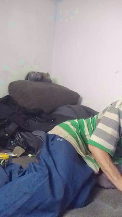 bigBUZZZZ69 live cam on Cam4
