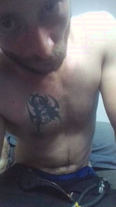 bigBUZZZZ69 live cam on Cam4