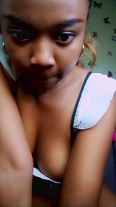 bigass004 live cam on Cam4
