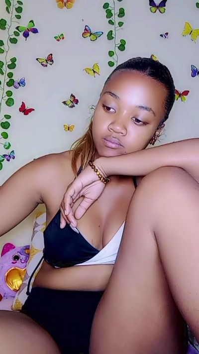 bigass004 live cam on Cam4