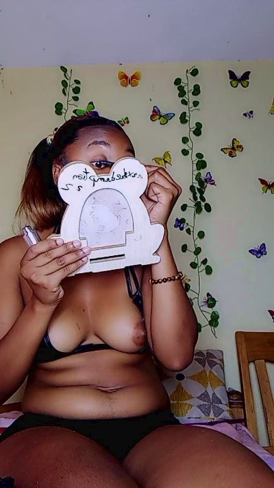 bigass004 live cam on Cam4