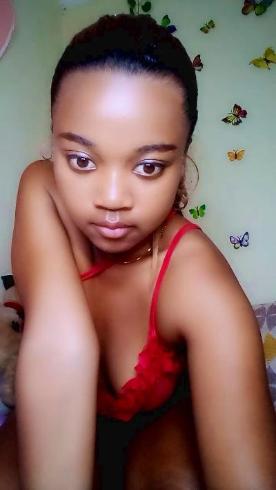 bigass004 live cam on Cam4