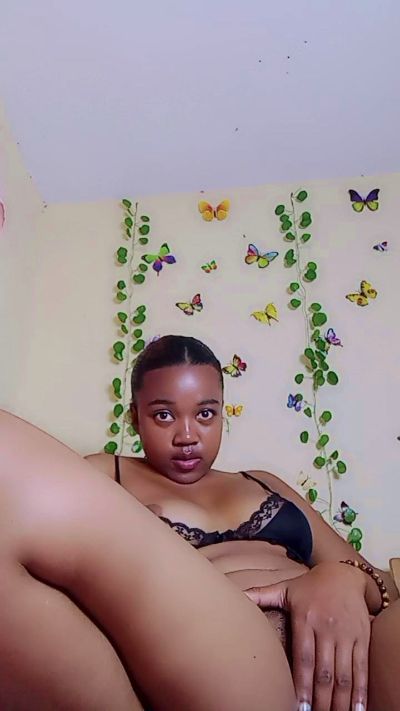 bigass004 live cam on Cam4