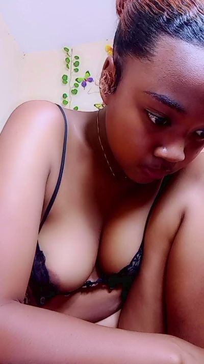 bigass004 live cam on Cam4