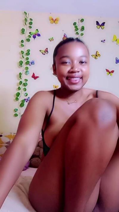 bigass004 live cam on Cam4
