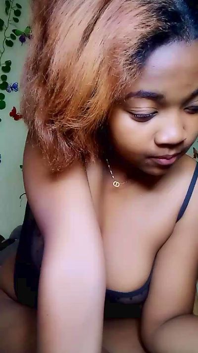 bigass004 live cam on Cam4