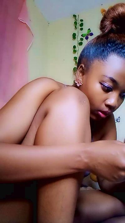 bigass004 live cam on Cam4