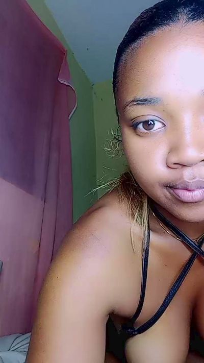 bigass004 live cam on Cam4