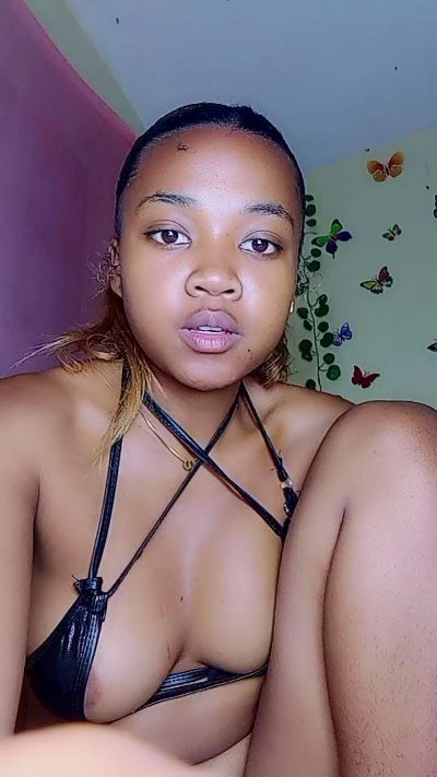 bigass004 live cam on Cam4