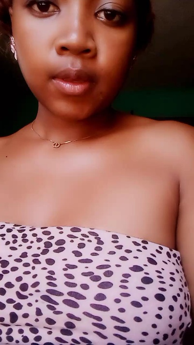 bigass004 live cam on Cam4