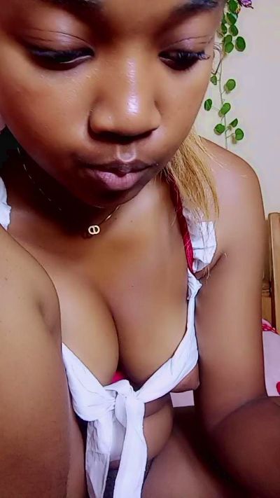bigass004 live cam on Cam4