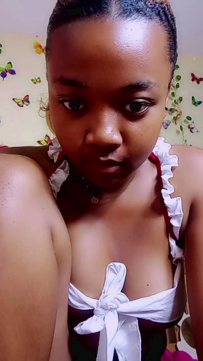 bigass004 live cam on Cam4