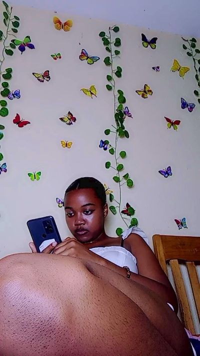 bigass004 live cam on Cam4