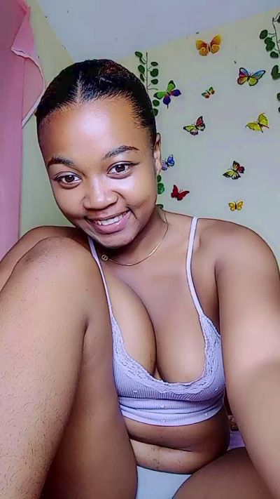 bigass004 live cam on Cam4