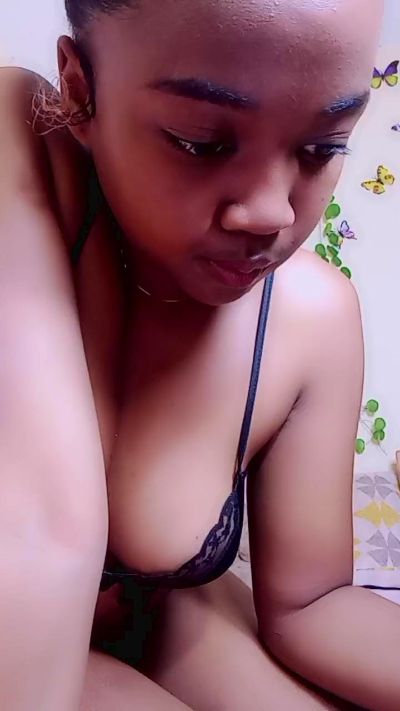 bigass004 live cam on Cam4