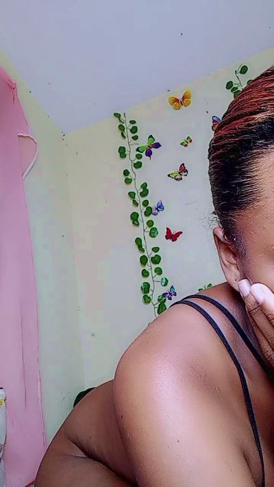 bigass004 live cam on Cam4