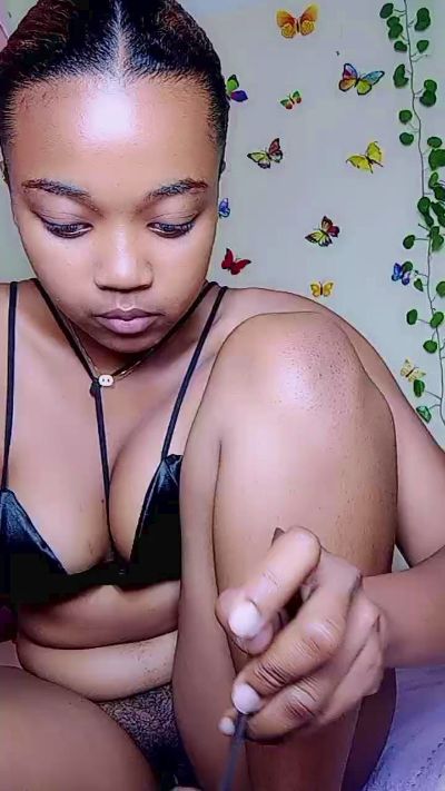 bigass004 live cam on Cam4