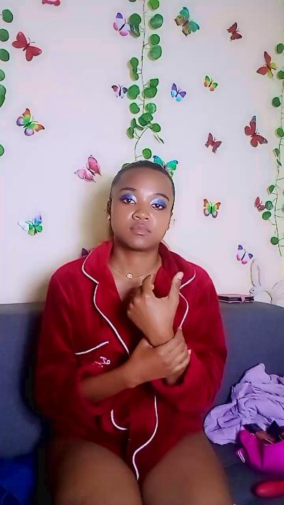 bigass004 live cam on Cam4
