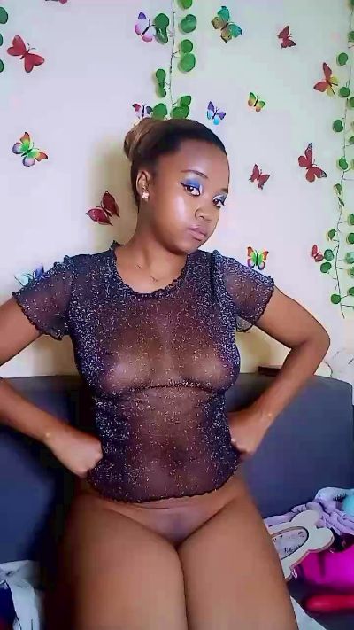 bigass004 live cam on Cam4