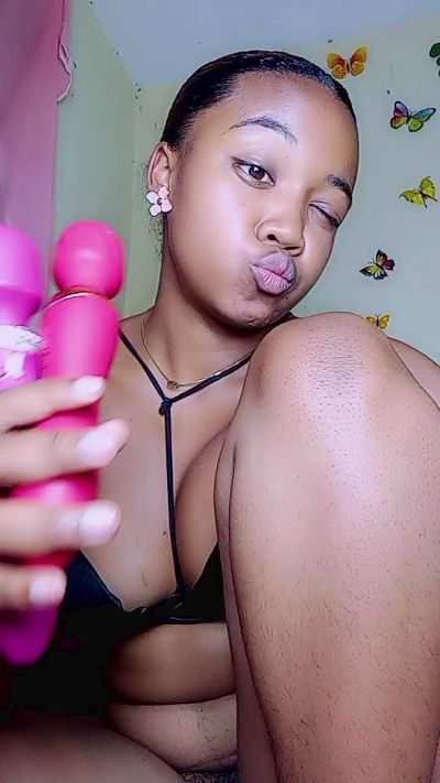 bigass004 live cam on Cam4