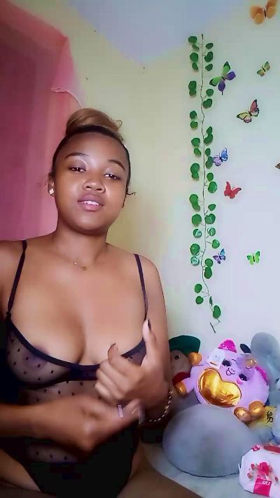 bigass004 live cam on Cam4