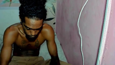 bigblackhottx1 live cam on Cam4