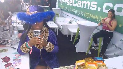 bigbootibambi live cam on Cam4