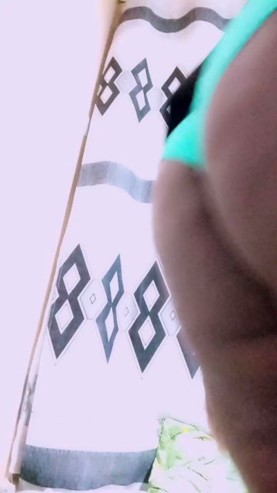 bigbutty001 live cam on Cam4
