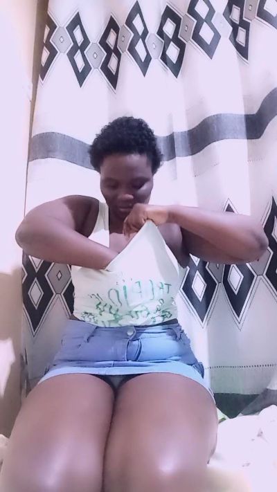 bigbutty001 live cam on Cam4