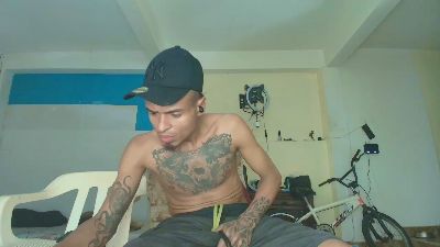 bigcentauro233 live cam on Cam4