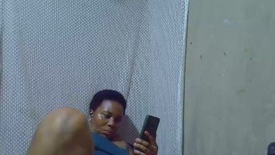 bigclit_mom live cam on Cam4