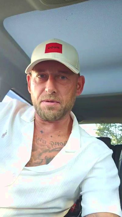 bigdick3921 live cam on Cam4