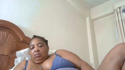bigpussylipsx53 live cam on Cam4