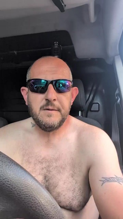 bikerbear197 live cam on Cam4