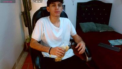 billy_wildd live cam on Cam4
