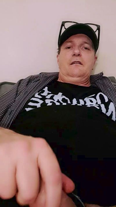 bitemypillo1 live cam on Cam4