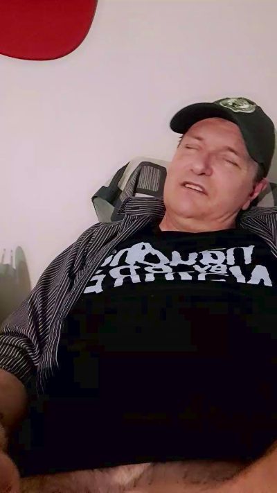 bitemypillo1 live cam on Cam4