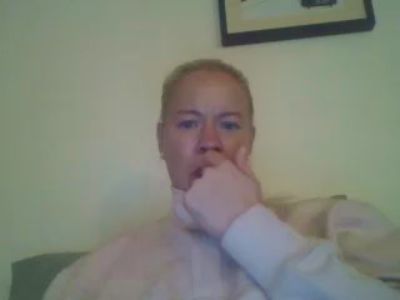 blondeandpetite live cam on Cam4