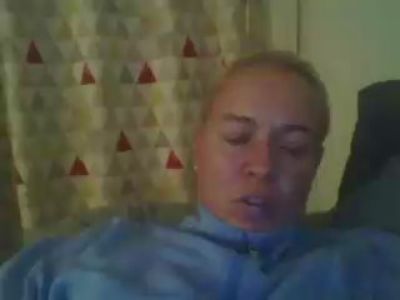blondeandpetite live cam on Cam4