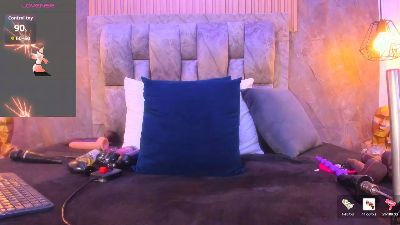 blondehorny699 live cam on Cam4