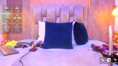 blondehorny699 live cam on Cam4