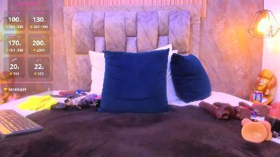 blondehorny699 live cam on Cam4