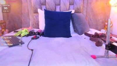 blondehorny699 live cam on Cam4