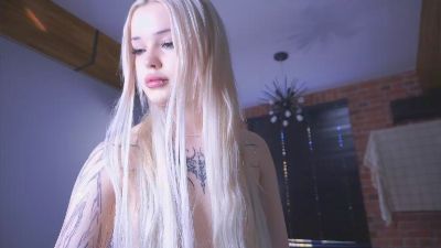 blondie_ink live cam on Cam4