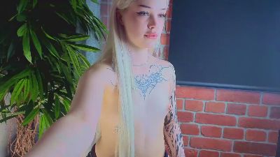 blondie_ink live cam on Cam4
