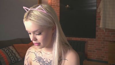 blondie_ink live cam on Cam4