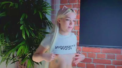 blondie_ink live cam on Cam4