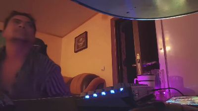 blueyes32 live cam on Cam4