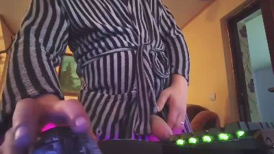 blueyes32 live cam on Cam4