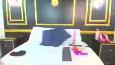 bombom_fox live cam on Cam4